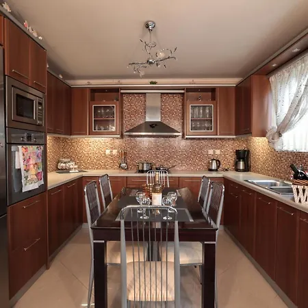 Chrysanthi's House Apartman *