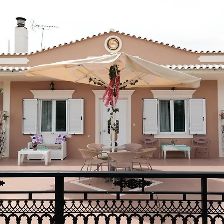 Chrysanthi's House شقة